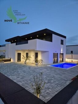 Novostavba domu s bazénom a výhľadom na more v Chorvátsku na