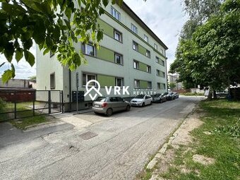 VEĽKÝ 2-IZBOVÝ TEHLOVÝ BYT S A MOŽNOSŤOU GARÁŽE, KOŠICE – JU