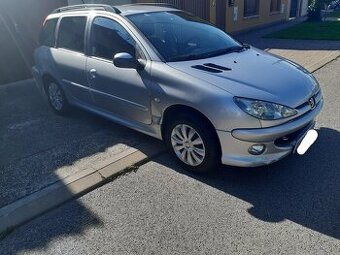 Predam Peugeot 206 sw 1.4 benzín kw 55 r.v 2005