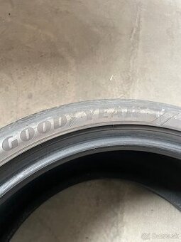 Goodyear eagle F1 R19