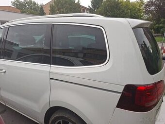 Na VW SHARAN 2018,2.0 zadné pravé kufrove okno- KUPIM