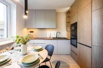 NiVY 5OO BYTOV - Štýlový, kompletne zrekonštruovaný 3-izbový