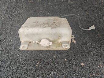 Nádobka na ostrekovače Mitsubishi L200