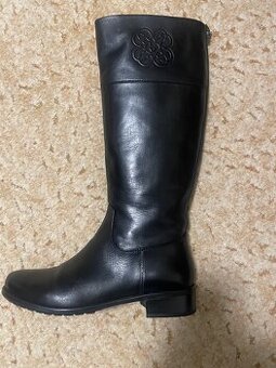 krásné dámske čižmy