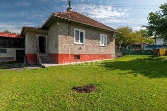 Na predaj starší rodinný dom v obci Gbeľany na slnečnom...