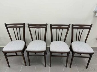 Predám 4× jedálenské drevené stoličky – veľmi pekné, pevné