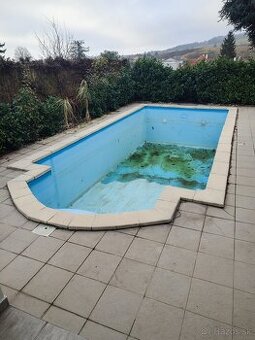 Bazénová obruba (lem)