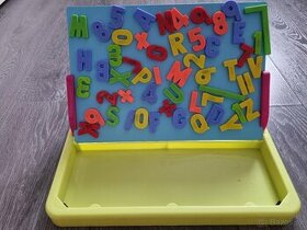 Magnetická tabuľa s písmenkami