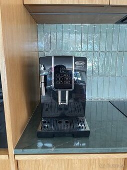 Predam kavovar Delonghi Dinamica