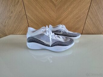 Basketbalové tenisky Nike GT Hustle Academy, veľ. 44