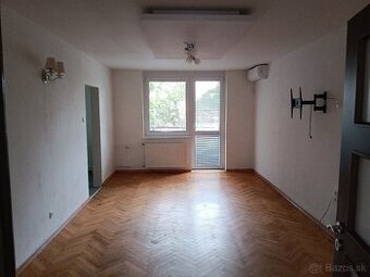 Prenájom_3-izbový byt na Cyrilometodskej ulici_Nové Zámky