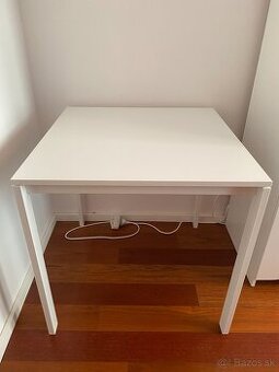 Biely stol z Ikei 75x75