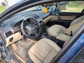 Kožený béžový interiér Peugeot 407