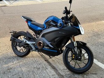 E-motocykel Vmoto Stash, len 1988km, staci vodicak B