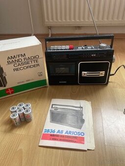 Rádiomagnetofón retro