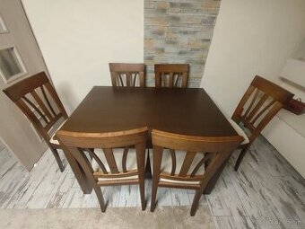 Jedálenský stôl so stoličkami