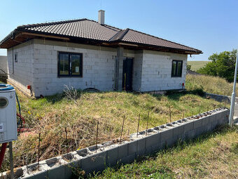 Na Predaj Rodinný dom 4izbový - Veľký Lapáš - 1