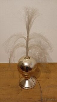 stará lampa s optickými vláknami.