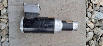 Predam malu šikovnú tovarensku prevodovku s motorom Lenze 60