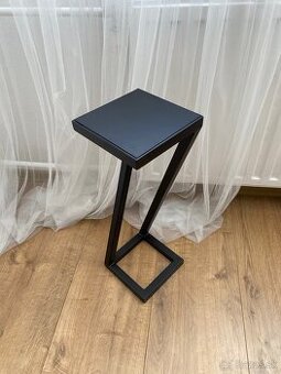 Stojan na reproduktory