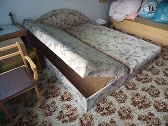 Posteľ s úložným priestorom