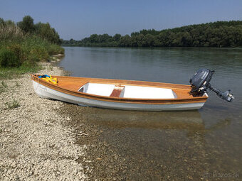 Predám drevený čln s motorm Yamaha 5HP
