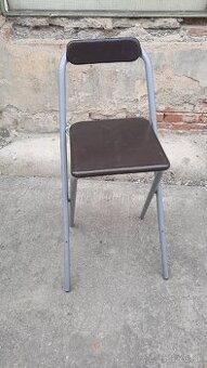 🪑 Retro kovová stolička – skladacia, pevná, zachovalá