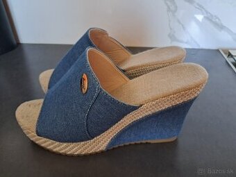 Riflove slapky na platforme číslo 40 - 1