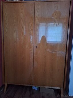 Starožitná skriňa