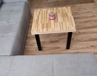 Predám konferenčný stolík do obývačky.