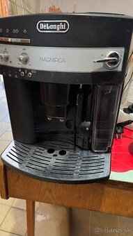 DeLongh Magiica Automaticky kavoar ESM 3000.B