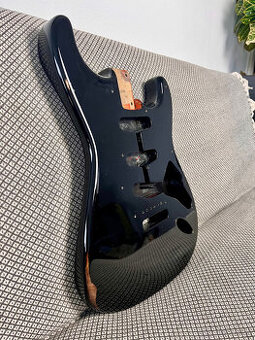 telo Stratocaster Black Nitro