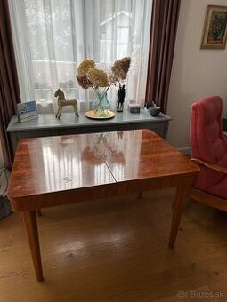 Stôl Halabala rozkládací a 4 stoličky lízátka H-214