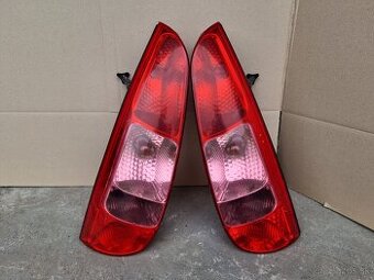 zadné svetlá Peugeot 807