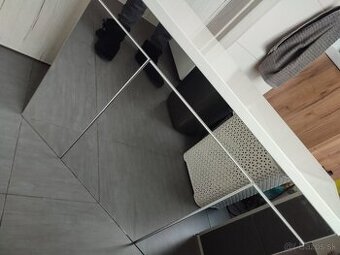 Kupeľnova zrkadlová skrinka