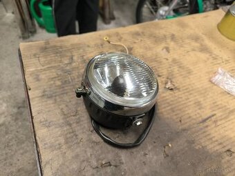 Predám predné svetlo na Babettu 210