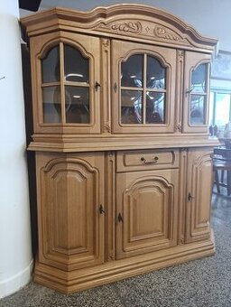 Dubová komoda s vitrínou, rustikální, masiv, top stav