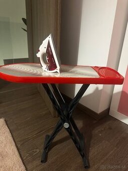 Detská zehliaca doska so zehlickou