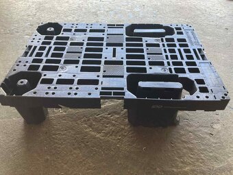 Predám plastové palety