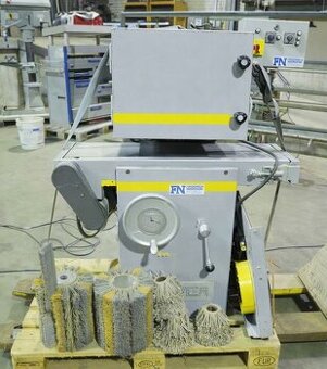 LÖWER stroj na starnutie a kefovanie