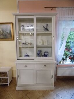 Vitrína - príborník vo vidieckom štýle