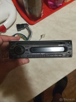 Ako nove kompletne funkcne autoradio.Sony 4x50w 100dB+