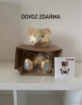 Nová zlatá stolová lampa Kartell