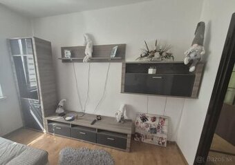 Obyvacia stena s led osvetlenim