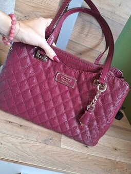 Kabelka Guess s monogram potlačou