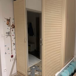 Šatníková skriňa