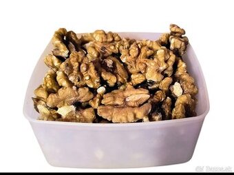 Vlašské orechy, sušené ovocie