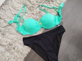 Dvojdielne plavky XL42 čierna mätová