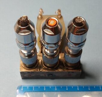 KUPIM koaxialne rele + konektory Tesla Pardubice.