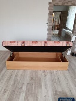 Posteľ s uložným priestorom + TV stolík